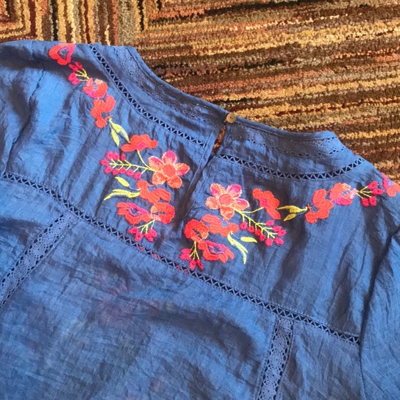Flowy Chambray Top with Embroidered Flowers - Picture 6 of 8